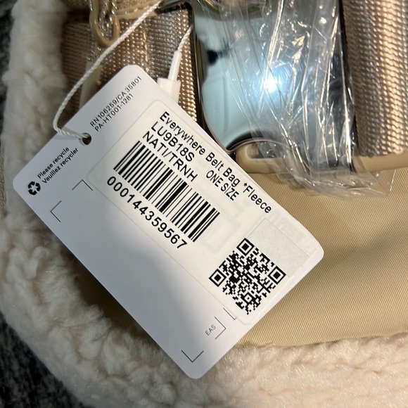 🤍 Ivory / Trench Everywhere Fleece Belt Bag 🤍 - Picture 13 of 14